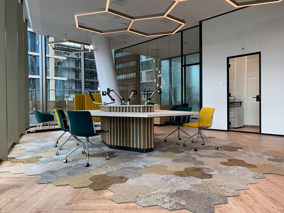 Circulaire design vloer met Boom Rug tapijt van Studio Wae