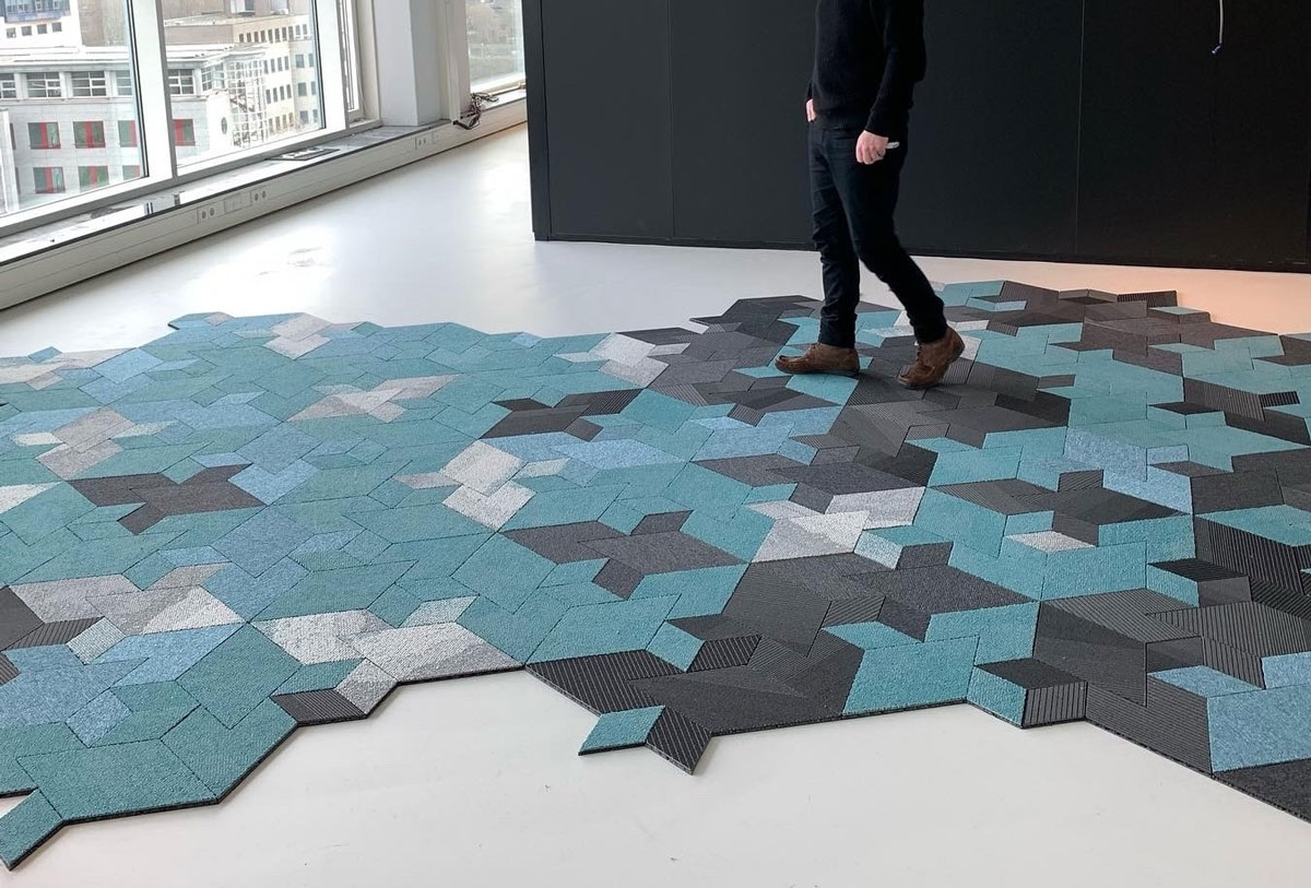 Circulaire design vloer met City Rug tapijt van Studio Wae